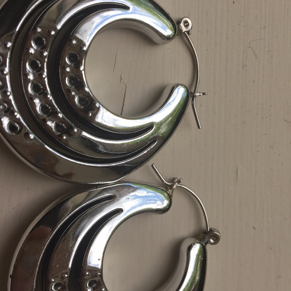 Earings - Picture 3 of 3